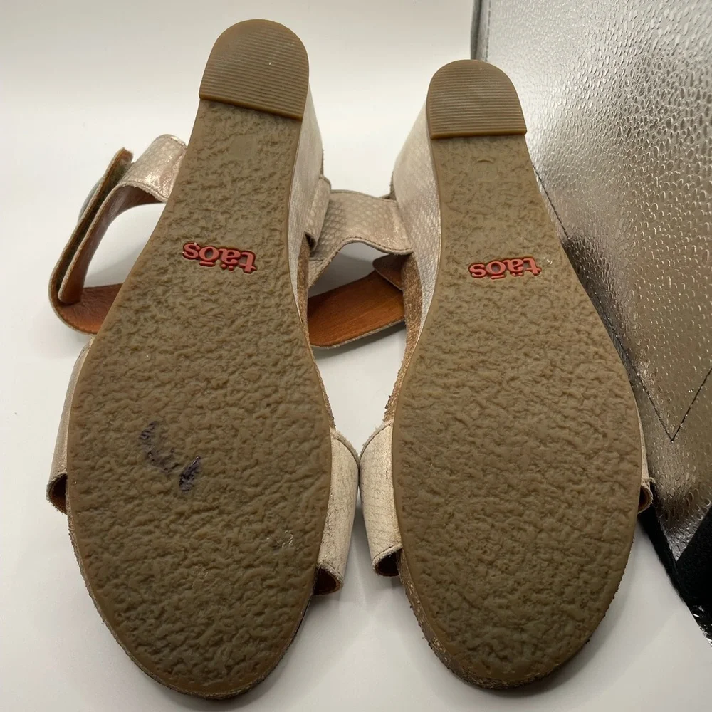 Blowout special -- 2 pairs of gorgeous "Carousel" Taos sandals for one price! - Picture 7 of 8